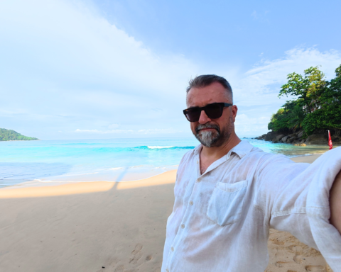 Kata Noi Beach, Karlik Jeron