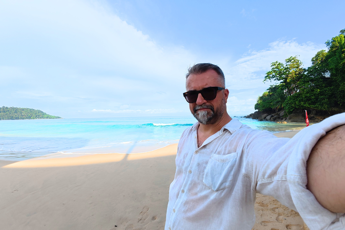 Kata Noi Beach, Karlik Jeron